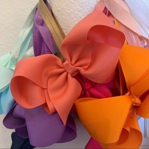 Lot of baby girl headband bows—LIKE NEW!